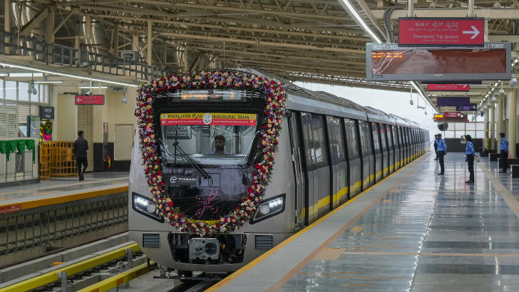 https://www.salarnews.in/public/uploads/images/newsimages/maannewsimage10082025_222336_Bengaluru metro yellow line.png